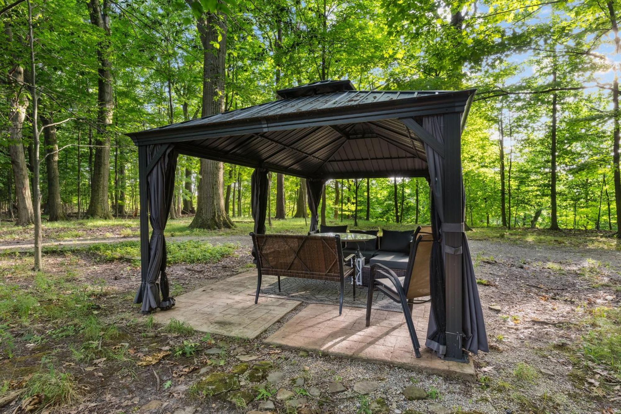 Log Cabin - Natures Oasis - Fire Pit & Gazebo Cleveland Zewnętrze zdjęcie